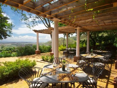 Gibbs-Farm-outdoor-dining-area