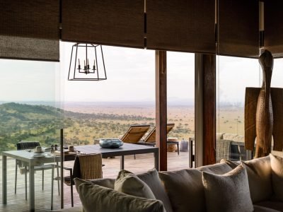 hillside_suite_singita_sasakwa_lodge-_deck_and_view