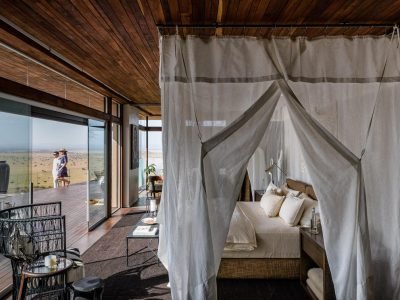 hillside_suite_singita_sasakwa_lodge_-_bedroom_and_deck