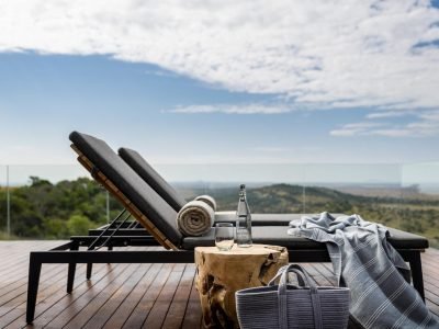 hillside_suite_singita_sasakwa_lodge_-_deck_with_a_view