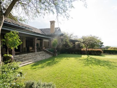 sasakwa_main_lodge_garden_and_landscape_exterior_osse_sinare_5