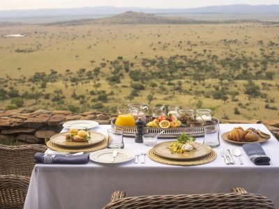 singita_sasakwa_lodge_outdoor_dining_table_peter_jackson